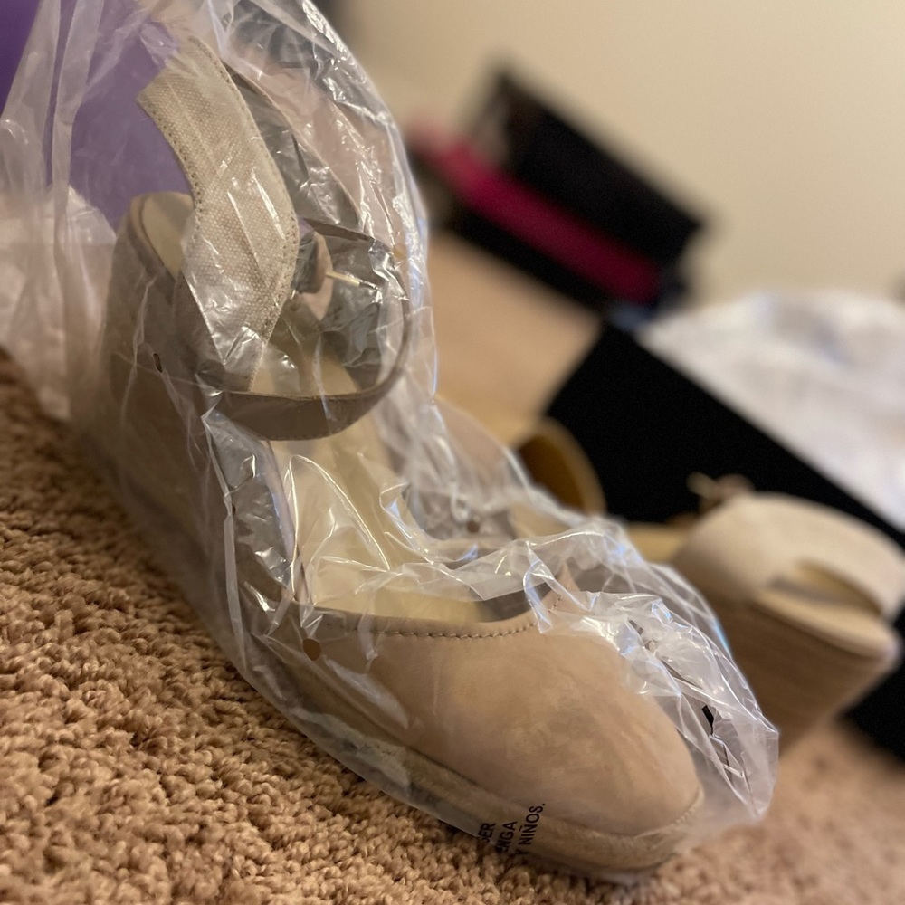 Naturalizer wedge